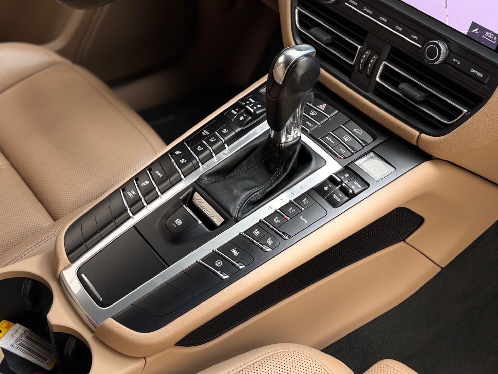 2021 Porsche Macan Image 28