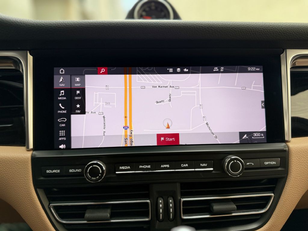 2021 Porsche Macan Image 32