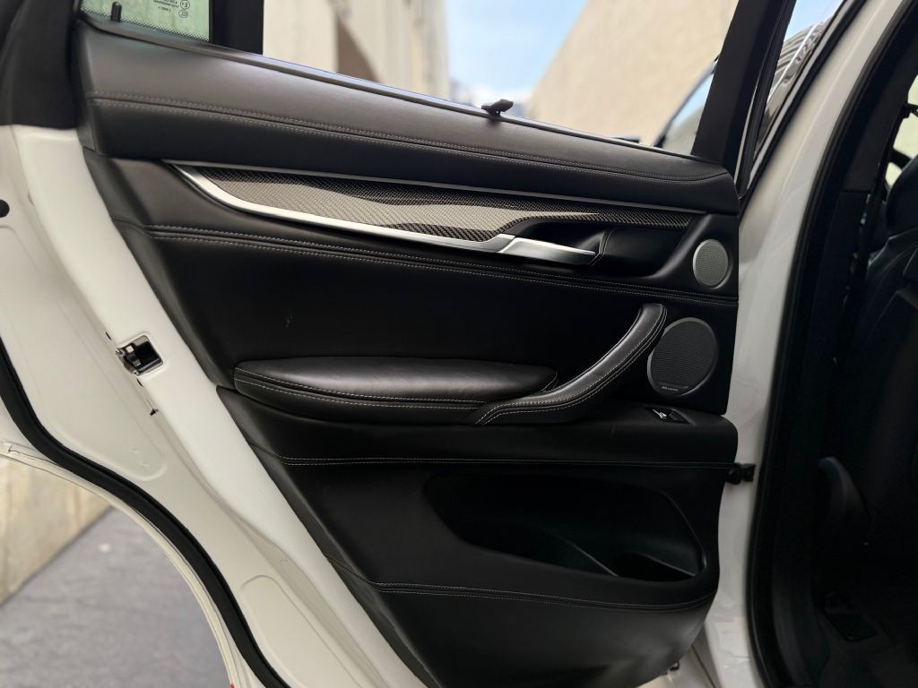2017 BMW X6 Image 23