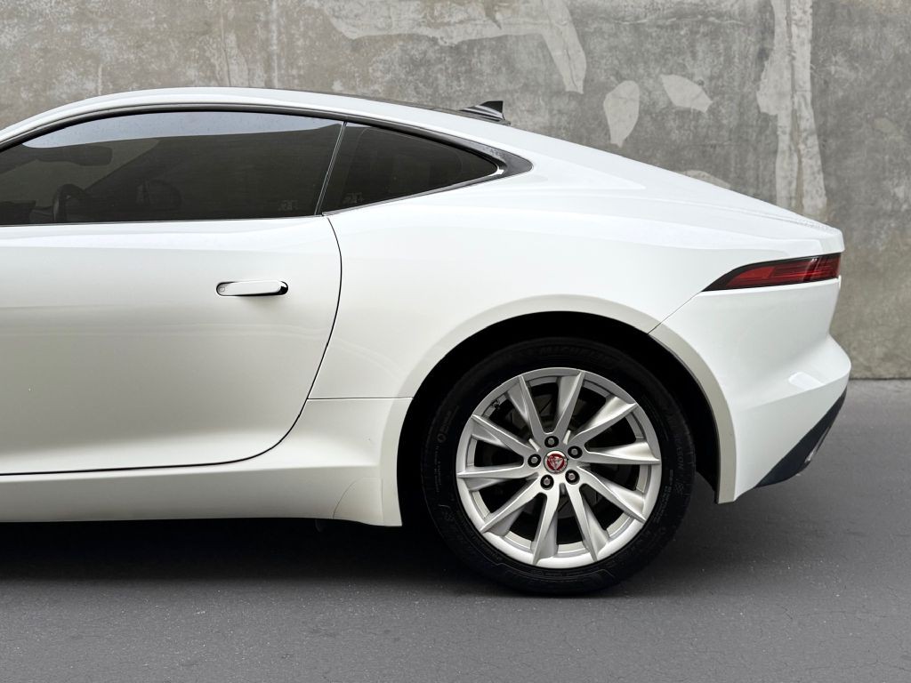 2018 Jaguar F-TYPE Image 6
