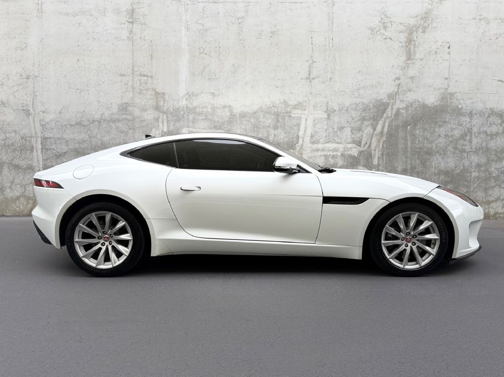 2018 Jaguar F-TYPE Image 10
