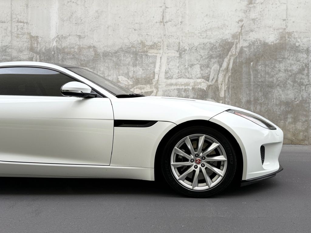 2018 Jaguar F-TYPE Image 11