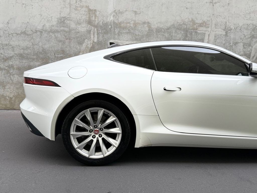 2018 Jaguar F-TYPE Image 12