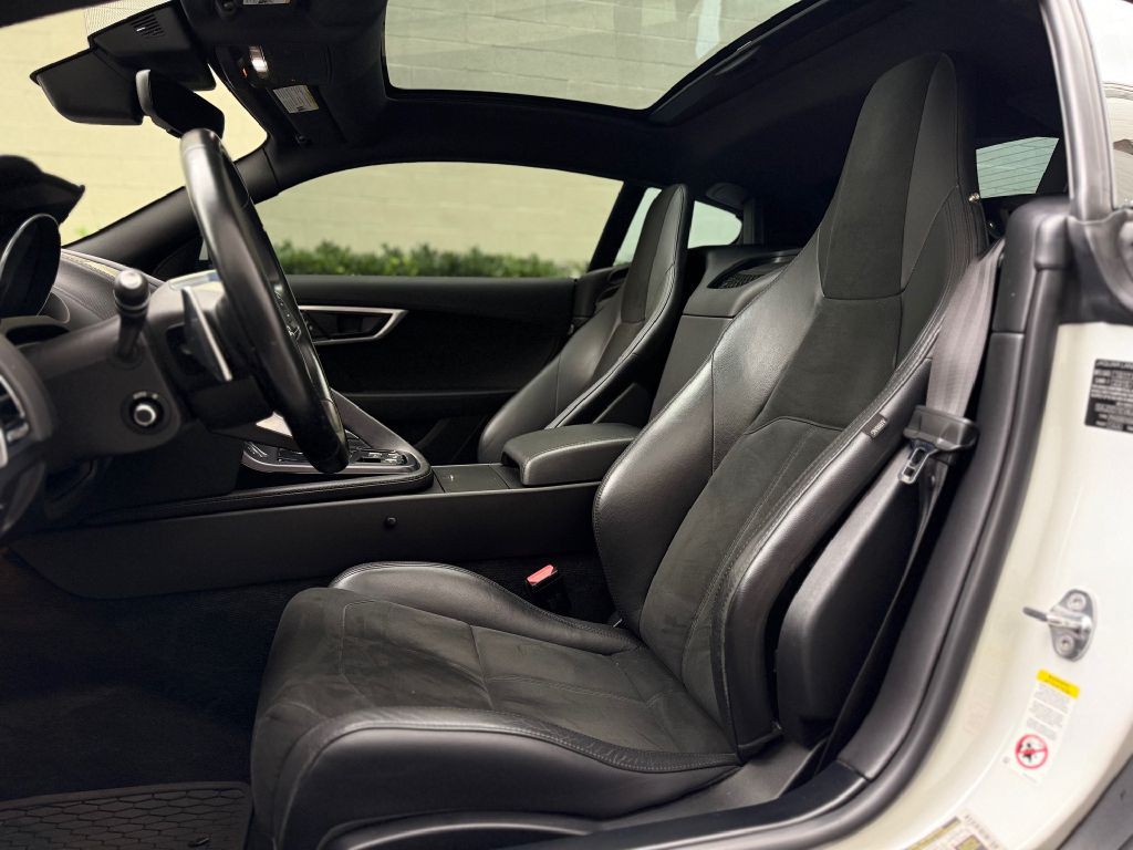 2018 Jaguar F-TYPE Image 17