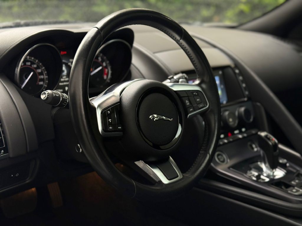 2018 Jaguar F-TYPE Image 18