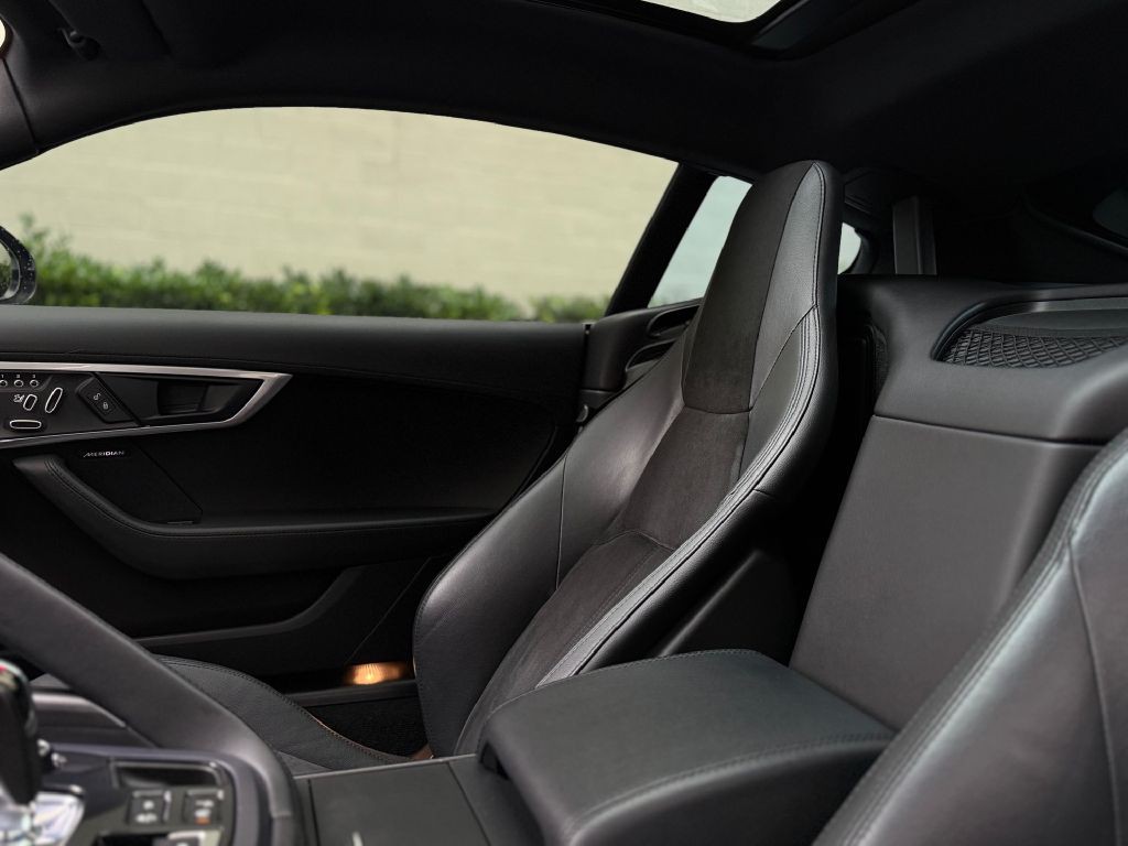 2018 Jaguar F-TYPE Image 21