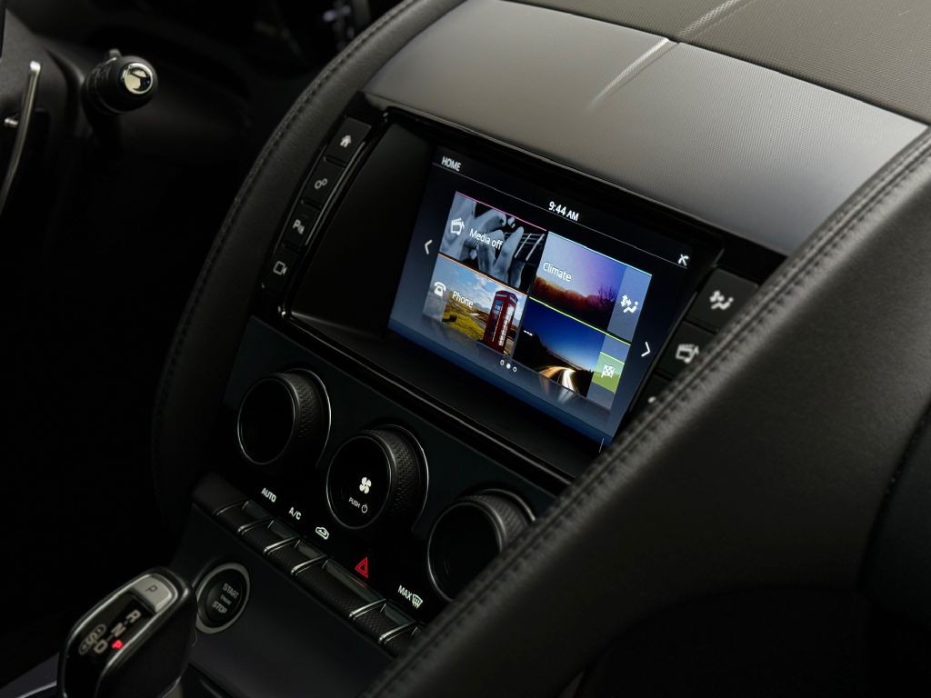 2018 Jaguar F-TYPE Image 25