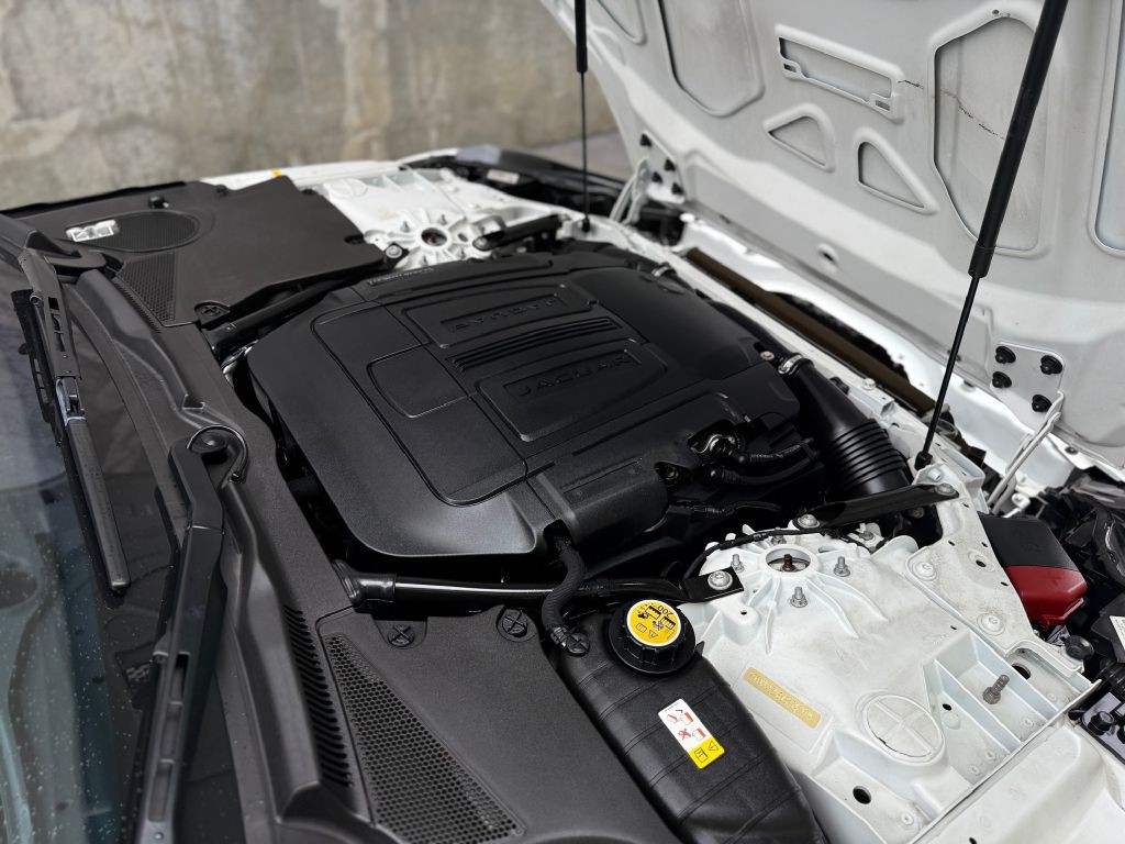 2018 Jaguar F-TYPE Image 27