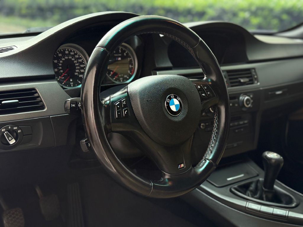 2011 BMW M3 Image 16