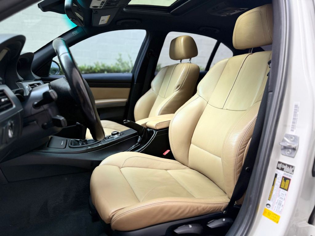 2011 BMW M3 Image 17