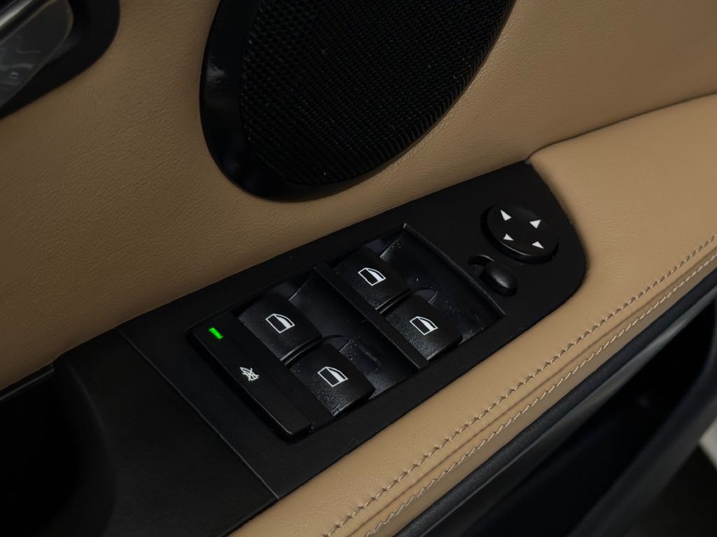 2011 BMW M3 Image 18