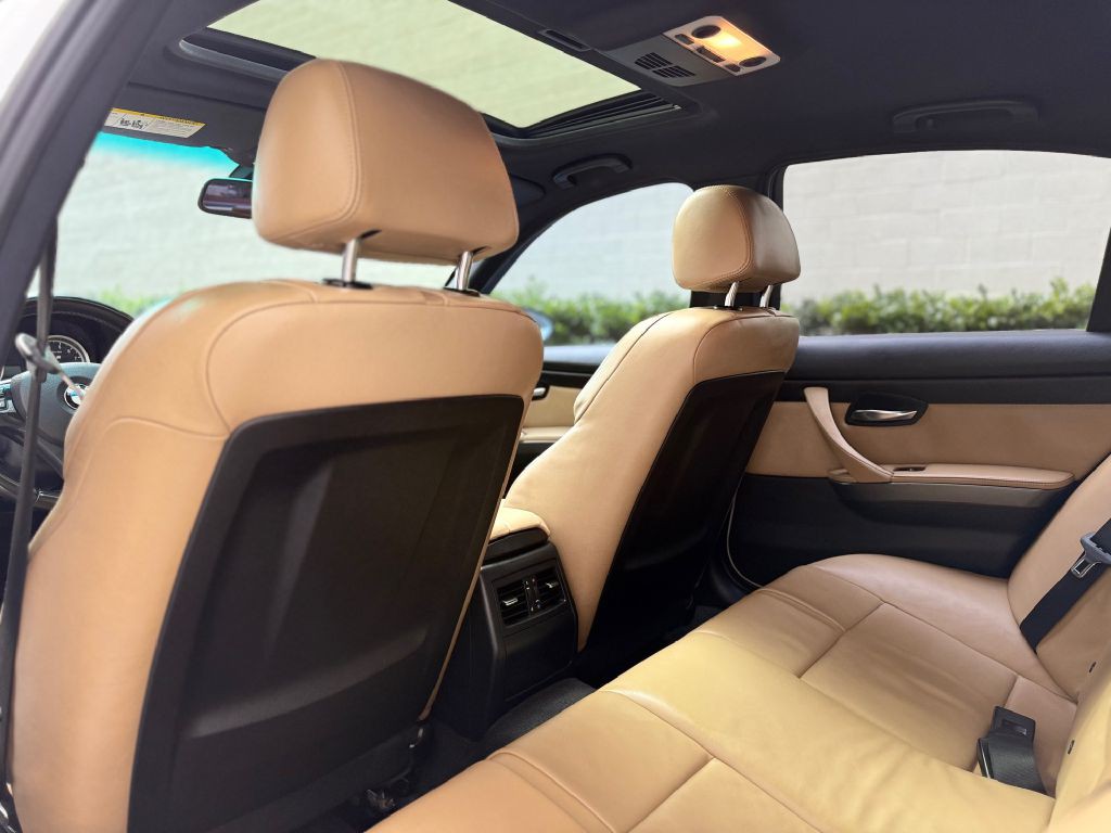 2011 BMW M3 Image 19