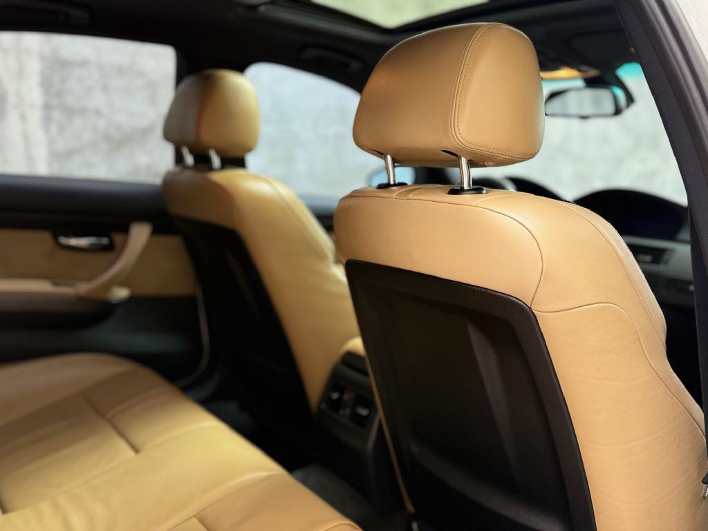 2011 BMW M3 Image 23