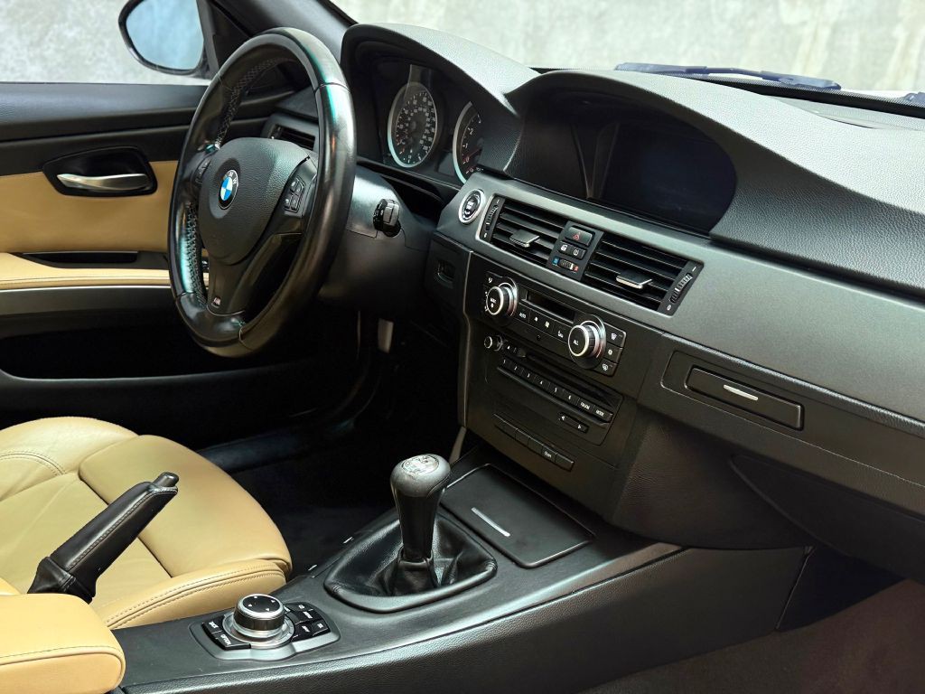 2011 BMW M3 Image 27