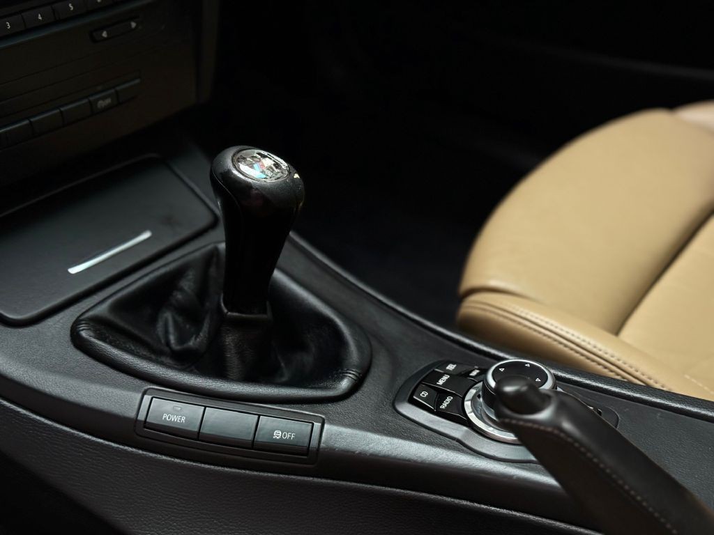 2011 BMW M3 Image 30