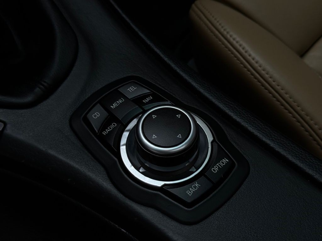 2011 BMW M3 Image 33