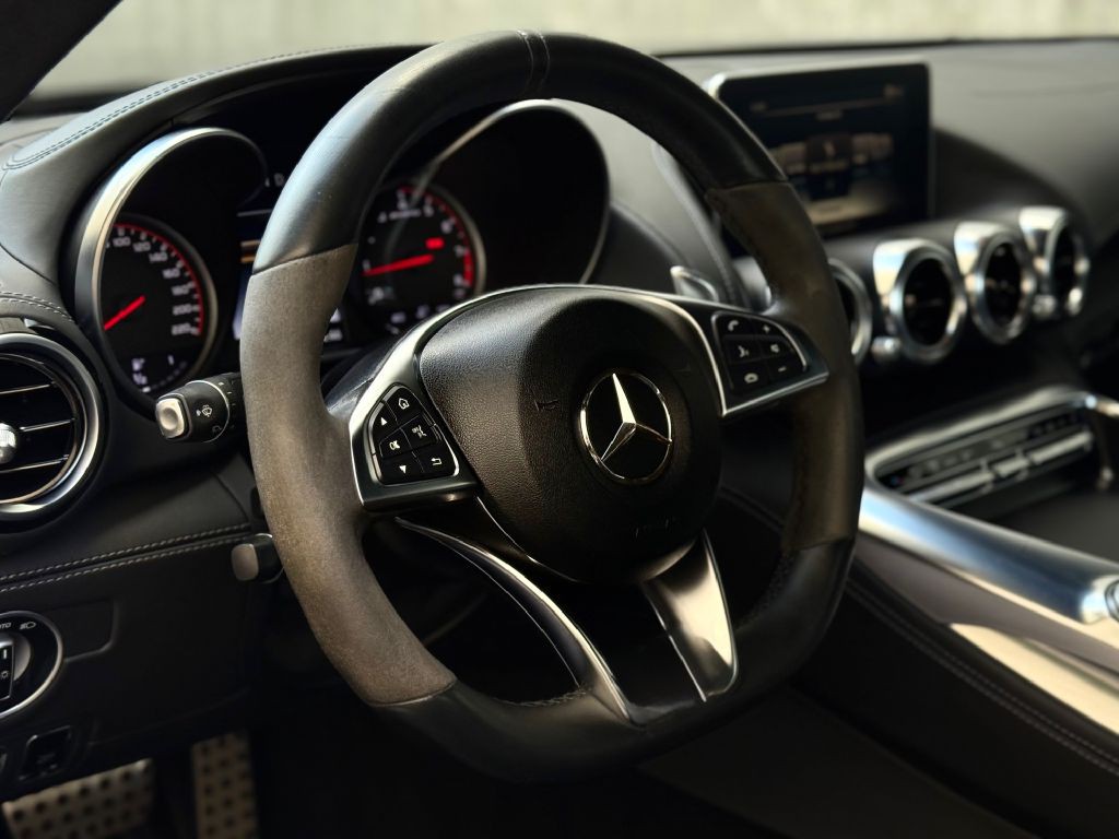 2016 Mercedes-Benz AMG GT Image 18
