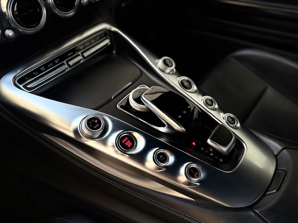 2016 Mercedes-Benz AMG GT Image 19