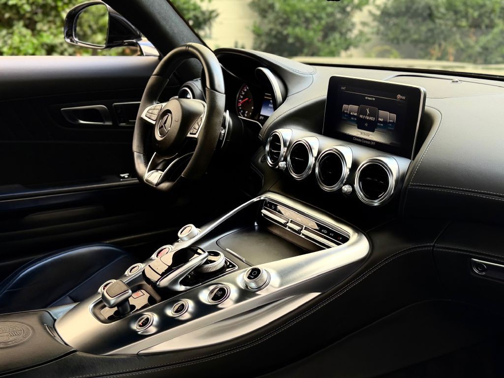 2016 Mercedes-Benz AMG GT Image 23