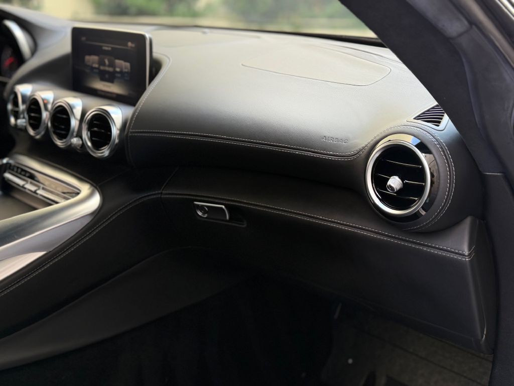 2016 Mercedes-Benz AMG GT Image 24