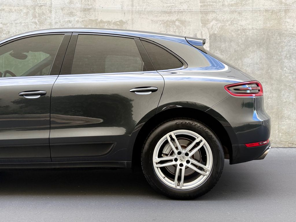2018 Porsche Macan Image 7