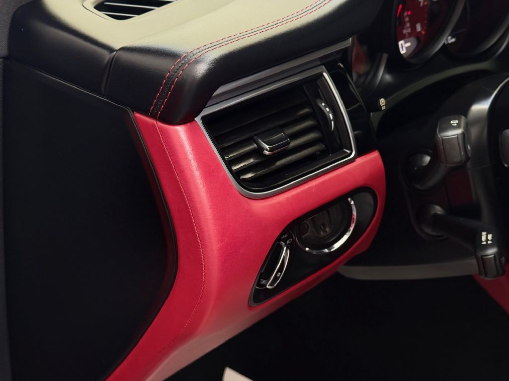 2018 Porsche Macan Image 20