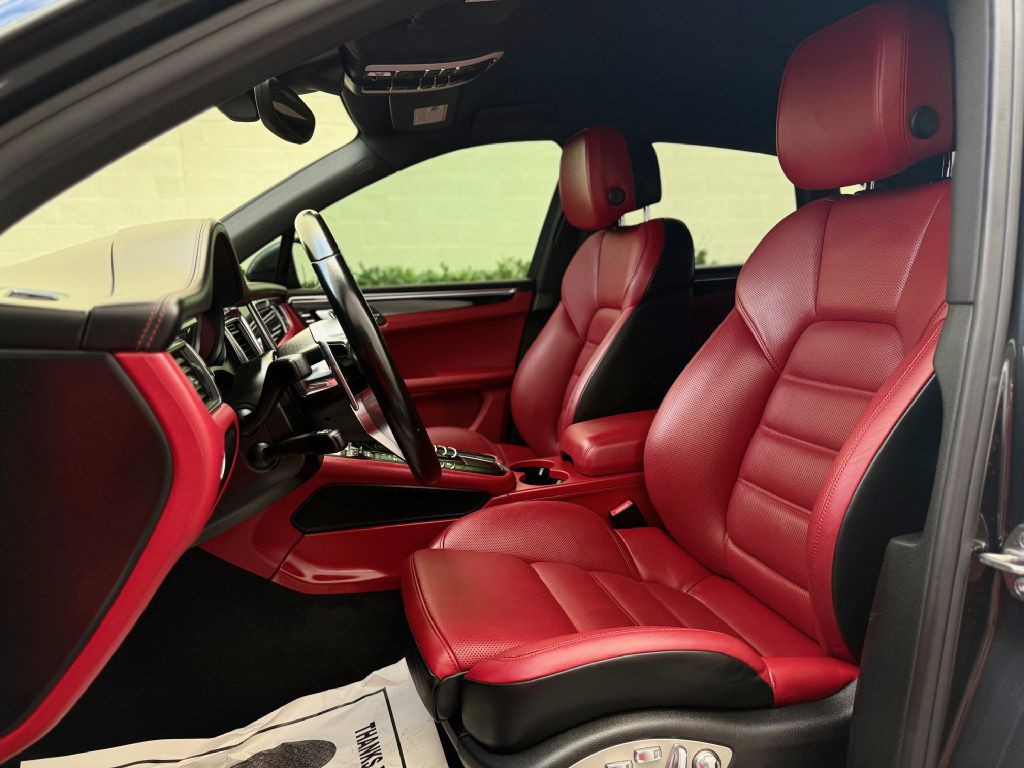 2018 Porsche Macan Image 22