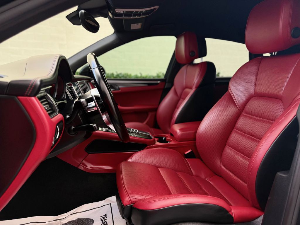 2018 Porsche Macan Image 23