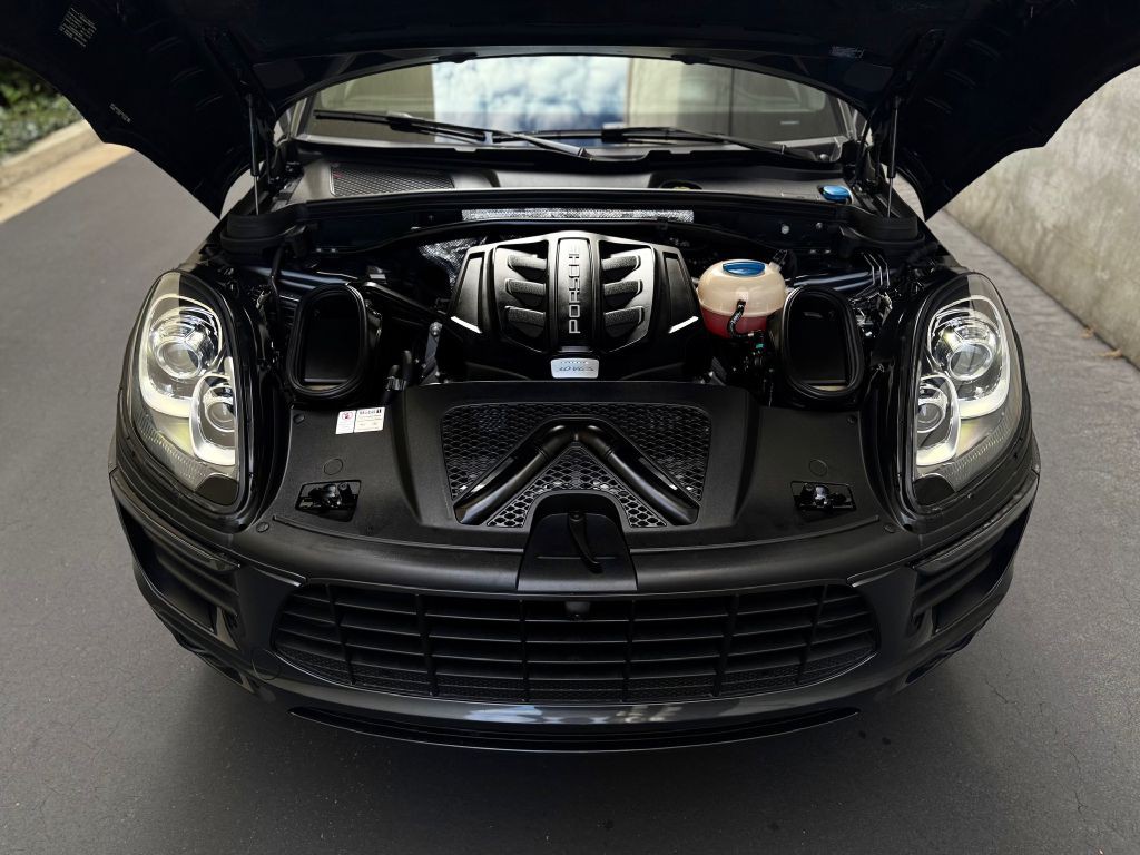 2018 Porsche Macan Image 42