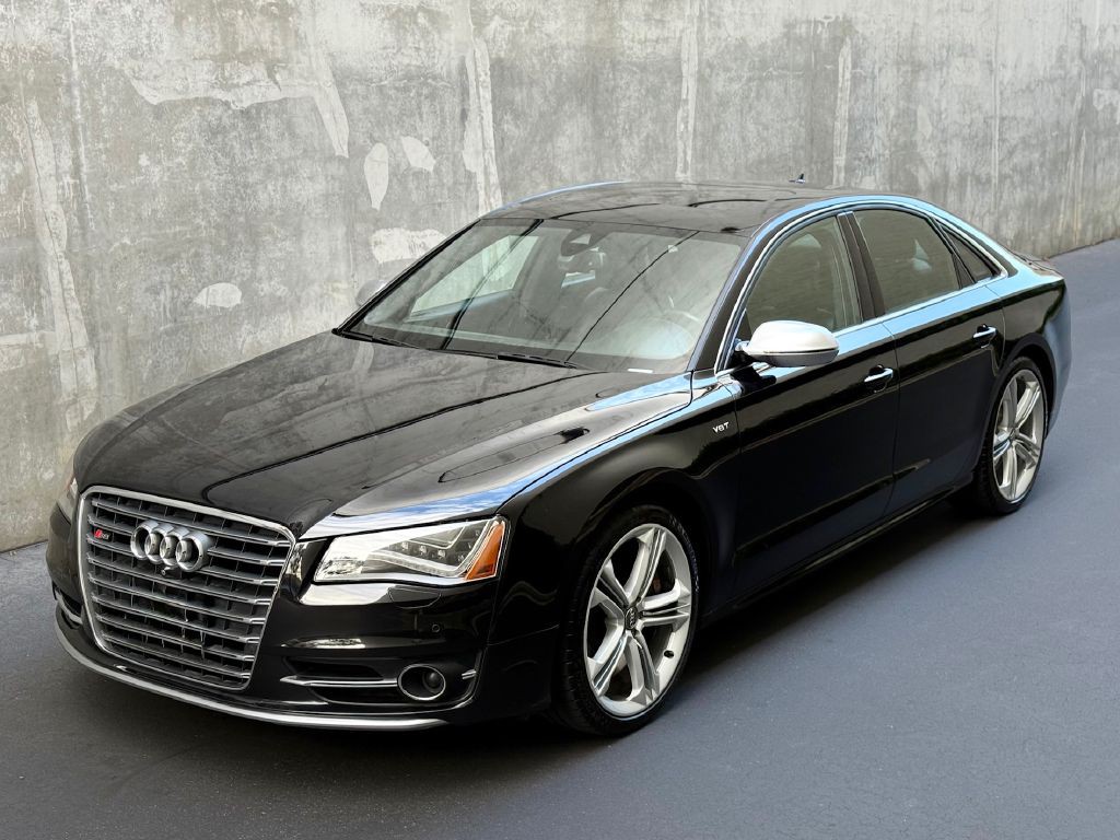 2013 Audi S8 Image 2