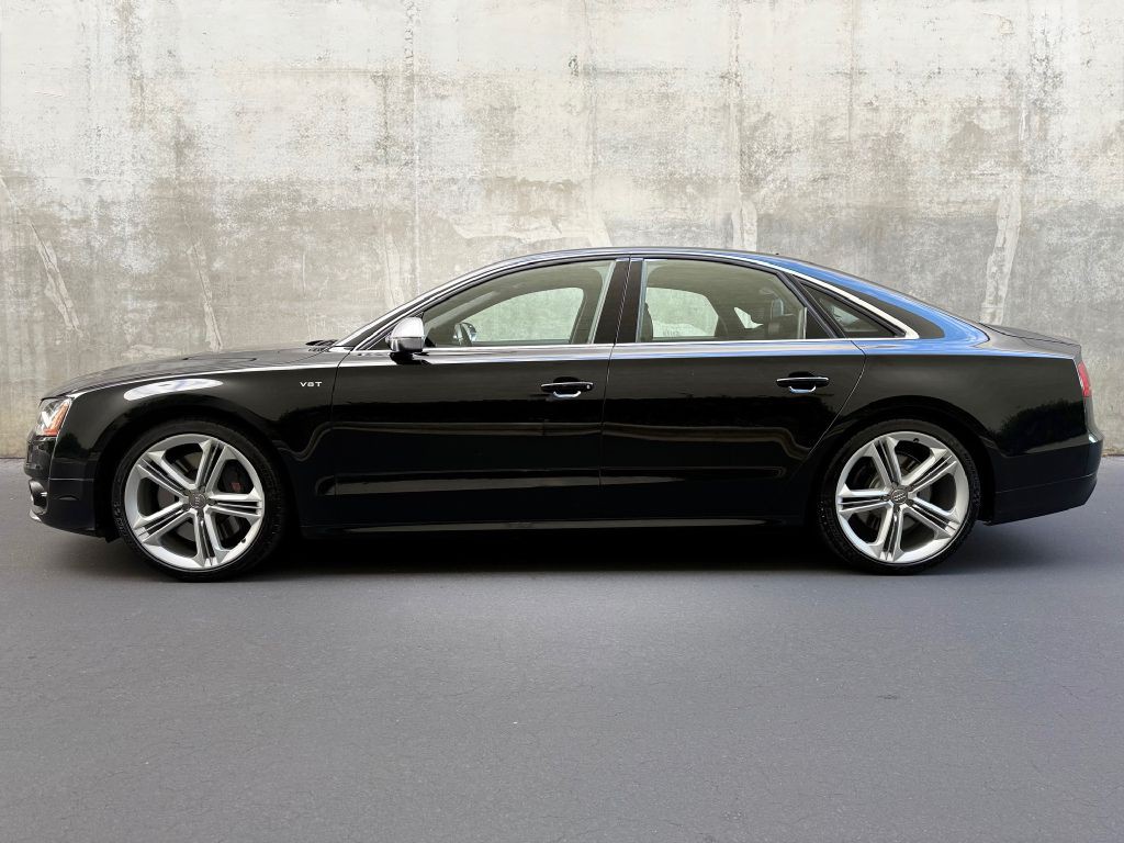 2013 Audi S8 Image 5