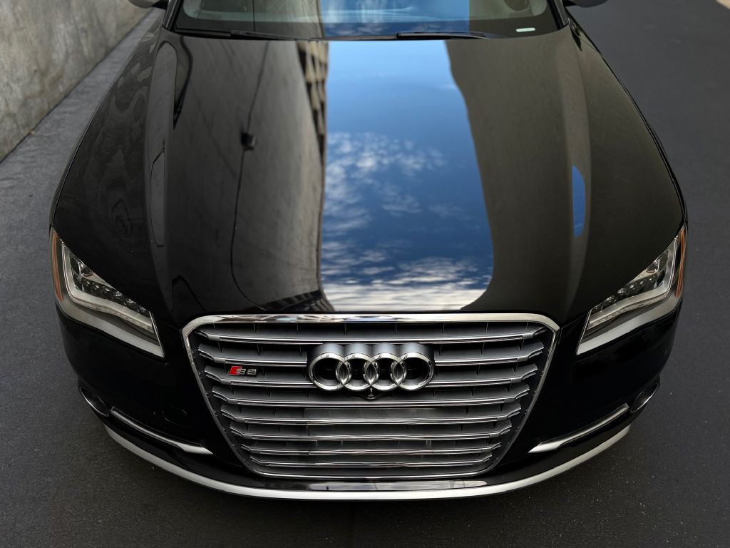 2013 Audi S8 Image 10