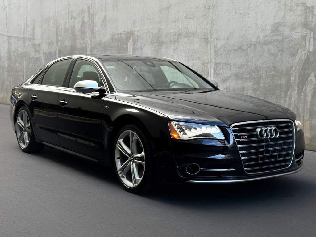 2013 Audi S8 Image 13