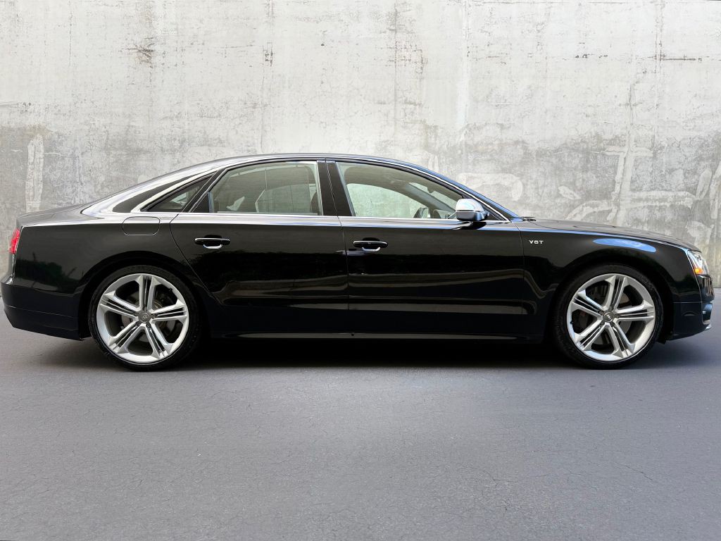 2013 Audi S8 Image 15