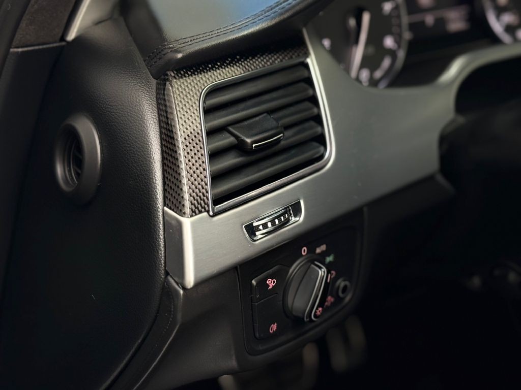 2013 Audi S8 Image 21
