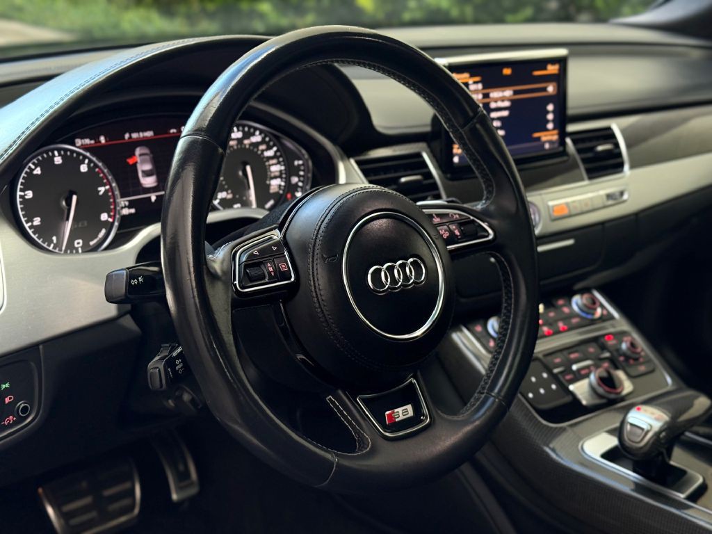 2013 Audi S8 Image 22