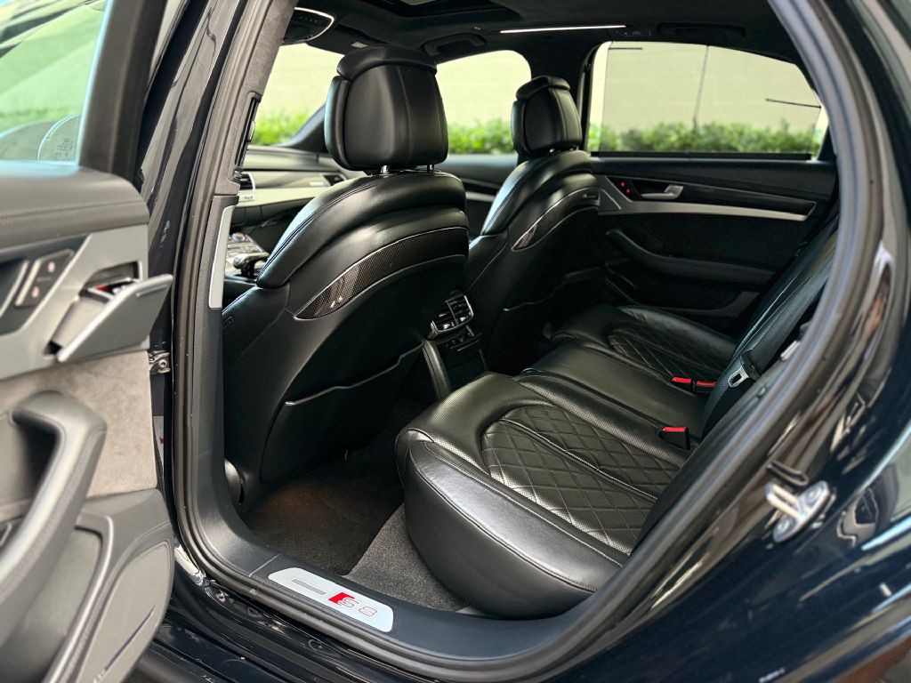 2013 Audi S8 Image 25