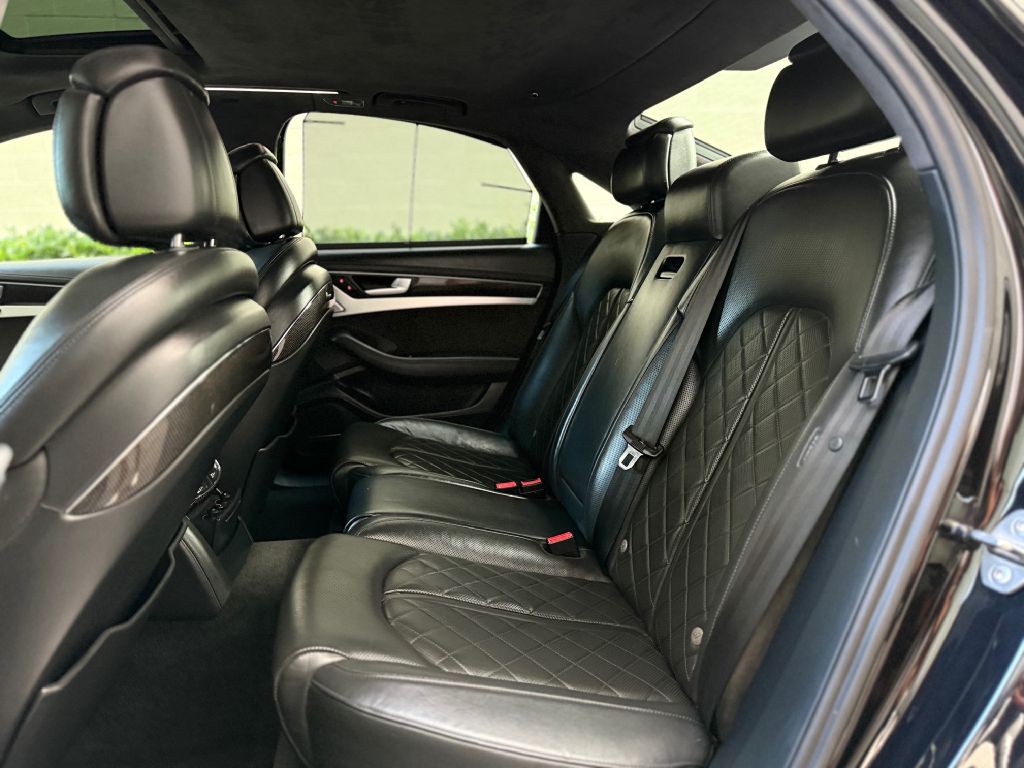 2013 Audi S8 Image 26