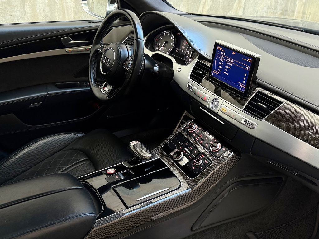2013 Audi S8 Image 33