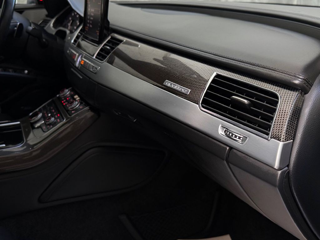 2013 Audi S8 Image 34
