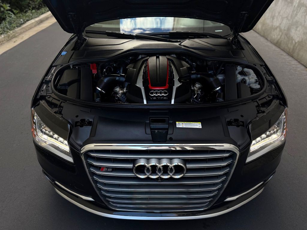 2013 Audi S8 Image 40