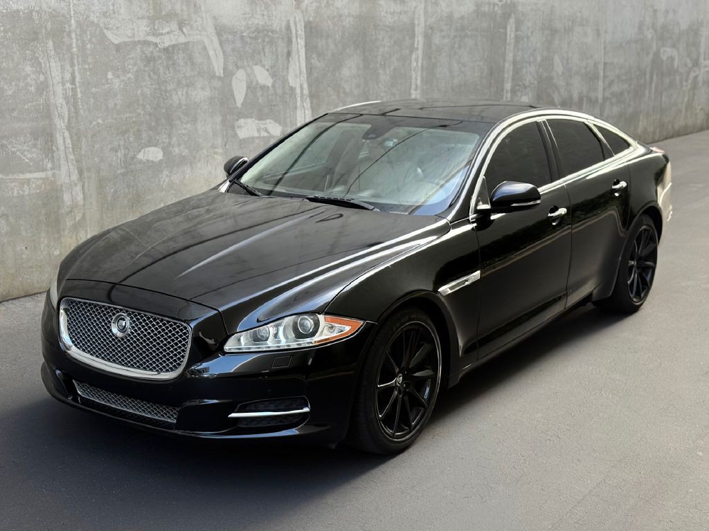 2011 Jaguar XJ Image 2