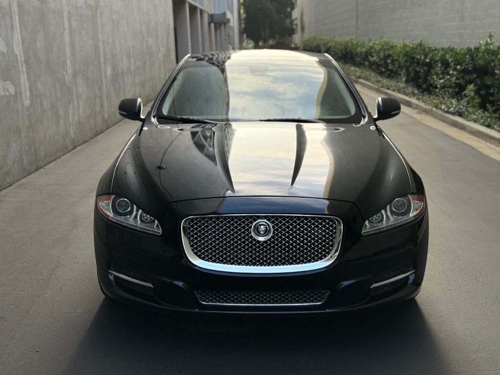 2011 Jaguar XJ Image 4