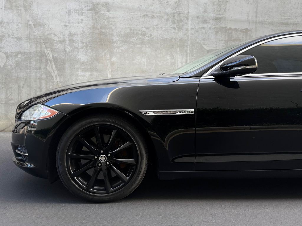 2011 Jaguar XJ Image 5