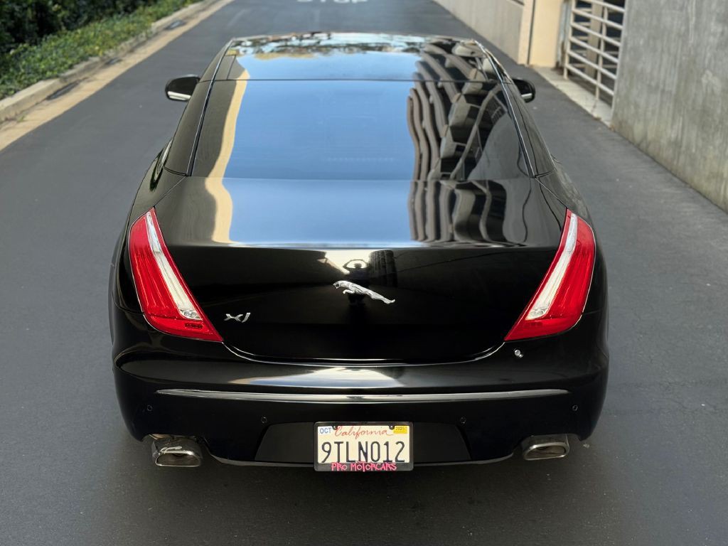 2011 Jaguar XJ Image 8