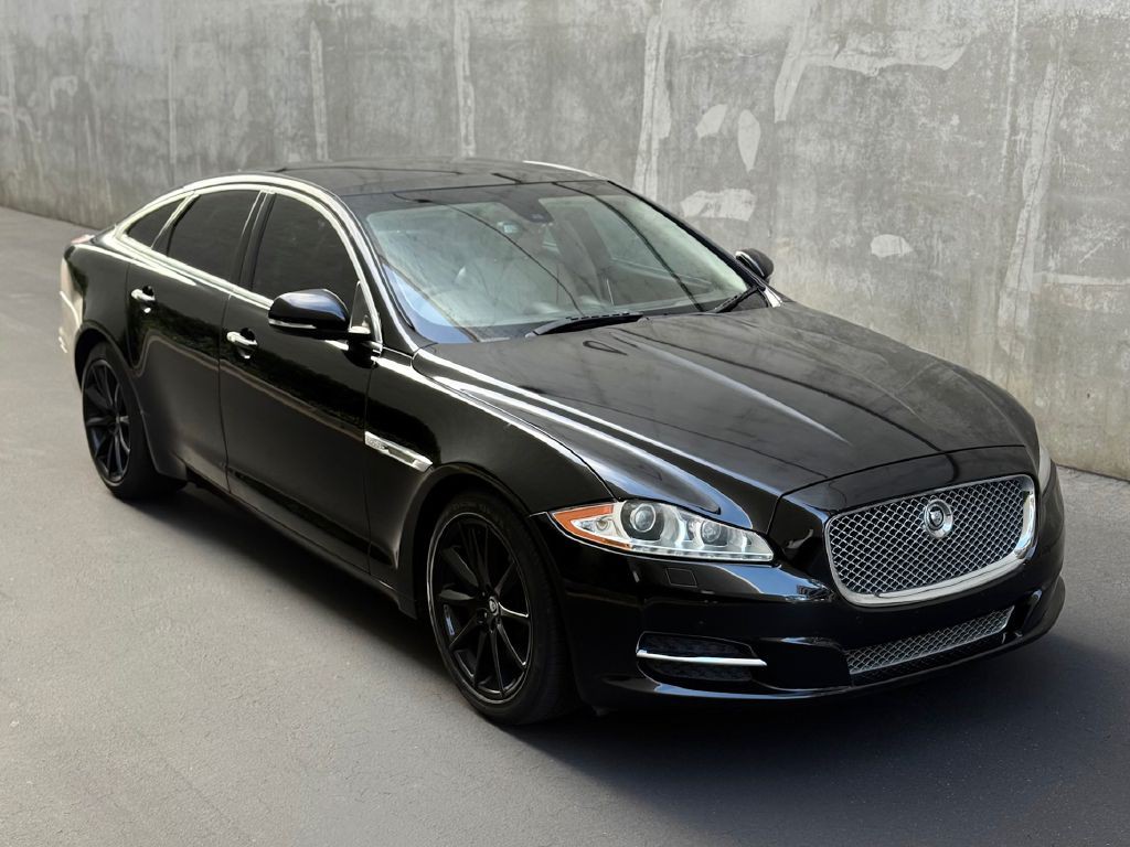 2011 Jaguar XJ Image 10