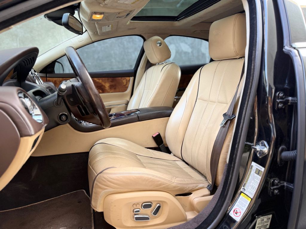 2011 Jaguar XJ Image 14