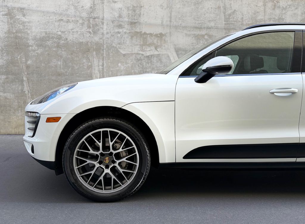2017 Porsche Macan Image 8