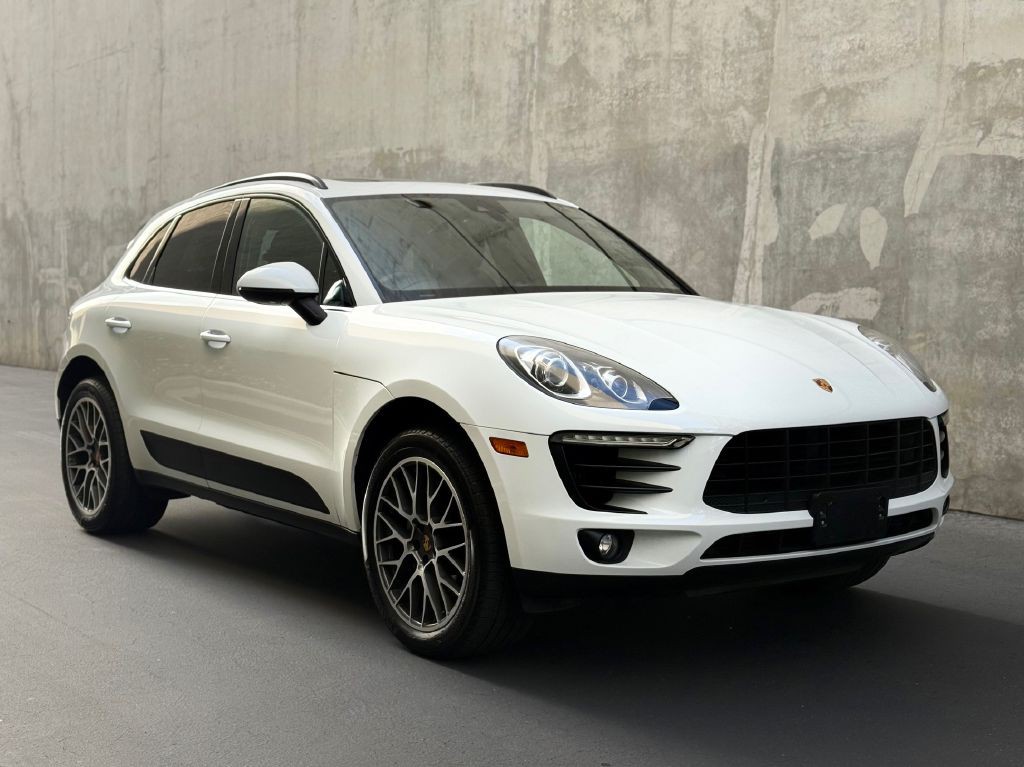 2017 Porsche Macan Image 12