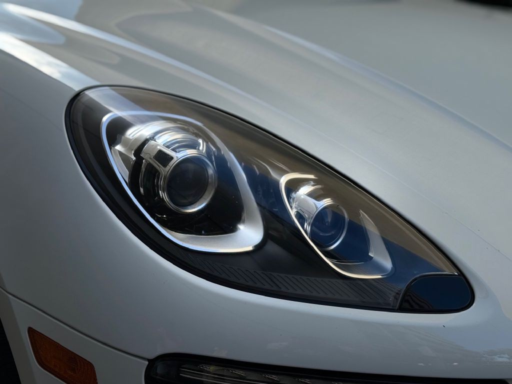 2017 Porsche Macan Image 14